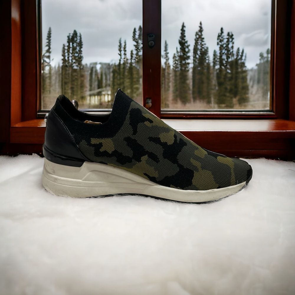 Steve Madden Mykala Camoflage Sneaker -- 9.5